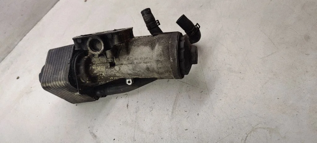 Oil filter mounting bracket 045115339e