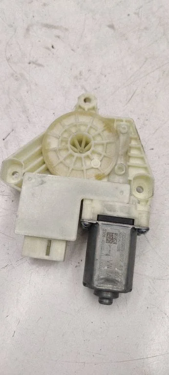 Rear door window regulator motor 5Q4959812A