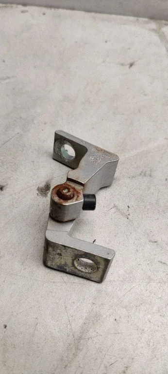 Front door upper hinge 8k0831402H