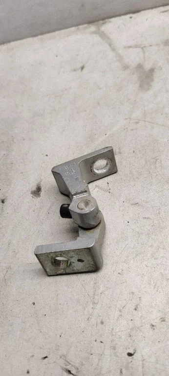 Front door upper hinge 8k0831401G