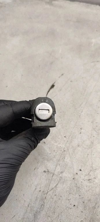 Coupe door lock (next to the handle) – Volkswagen Jetta VI (2011-2018)