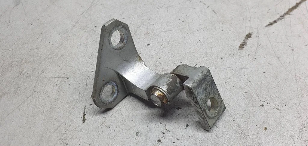 Front door upper hinge 3C0831401D
