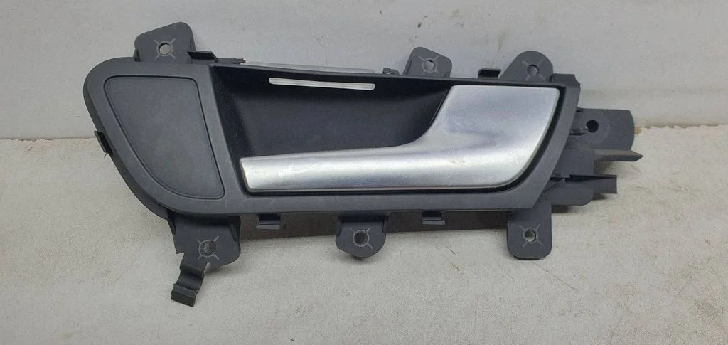 Tagaukse sisemine käepide – Audi A4 Allroad B8 (2008-2016)