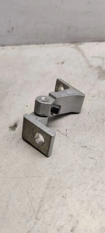 Front door upper hinge 8k0831402G