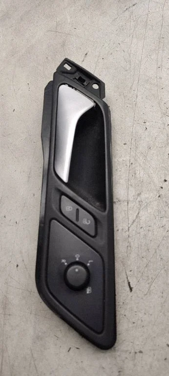 Front door interior handle 5c6837197A