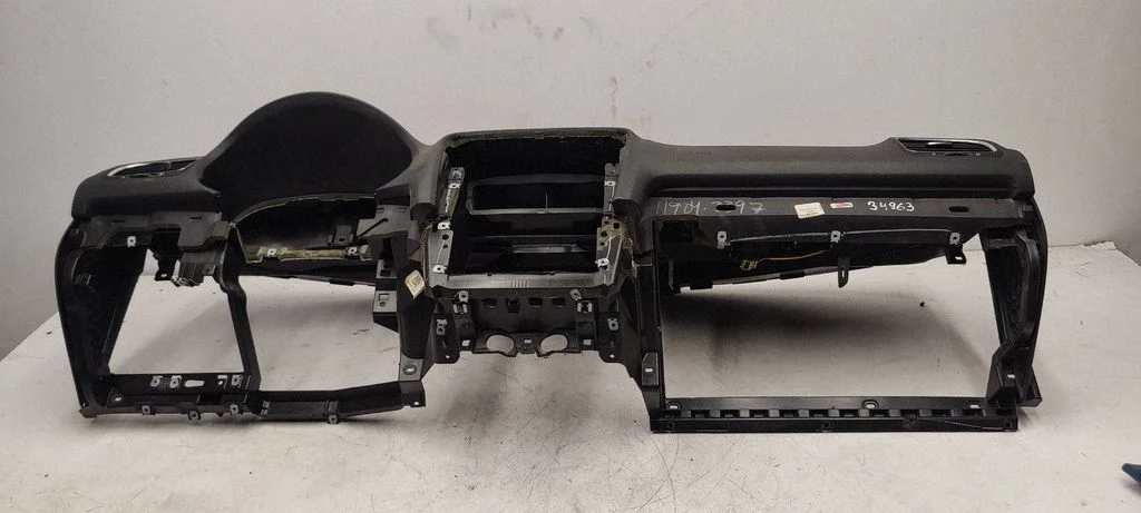 Dashboard 5K1857181B