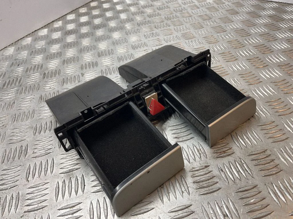 Dashboard storage box/compartment 3C0858407