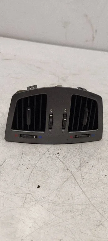Rear air vent grill – BMW 7 Series E65 E66 (2001-2008)