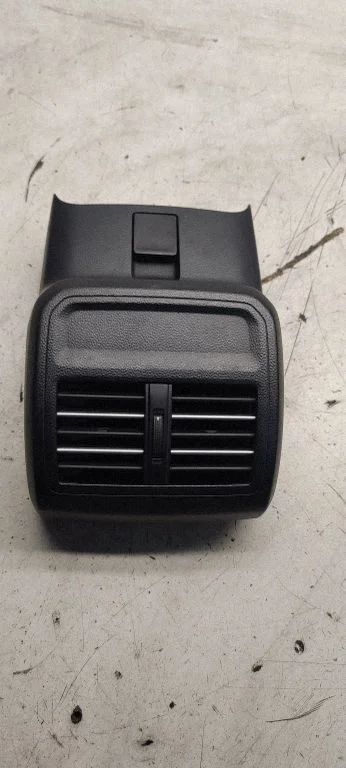 Tagumine õhutusrest – Volkswagen Passat CC (2008-2016)