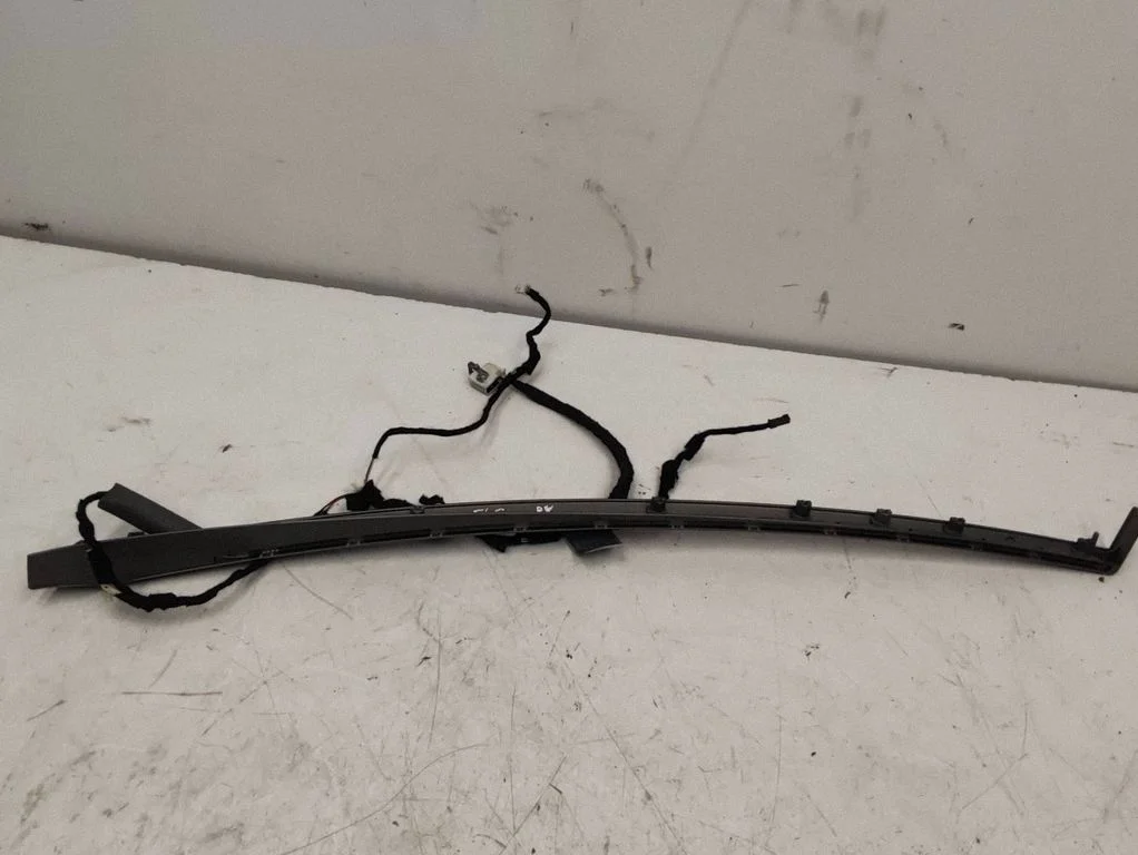 Eesmise ukse viimistlusriba – BMW 7-seeria E65 E66 (2001-2008)