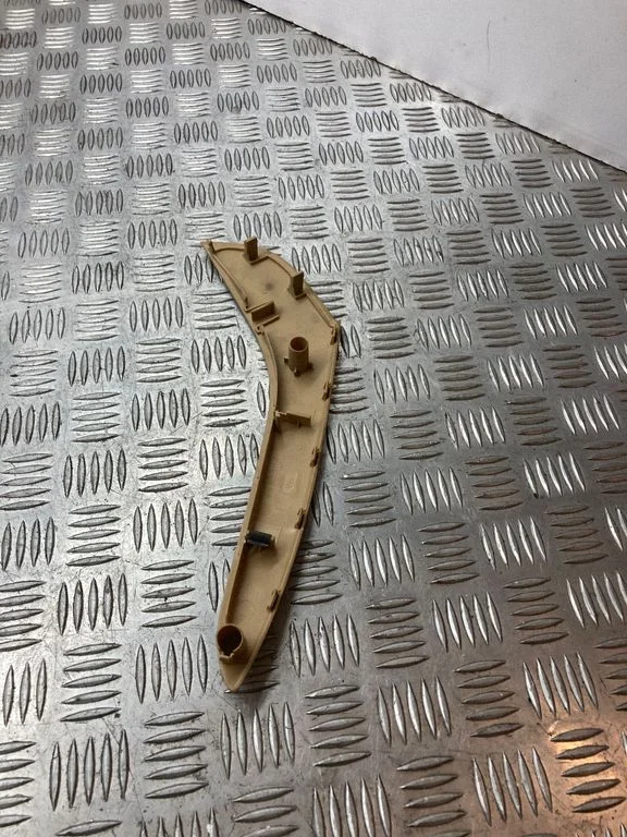 Rear door handle trim – Volkswagen Passat B6 (2005-2010)