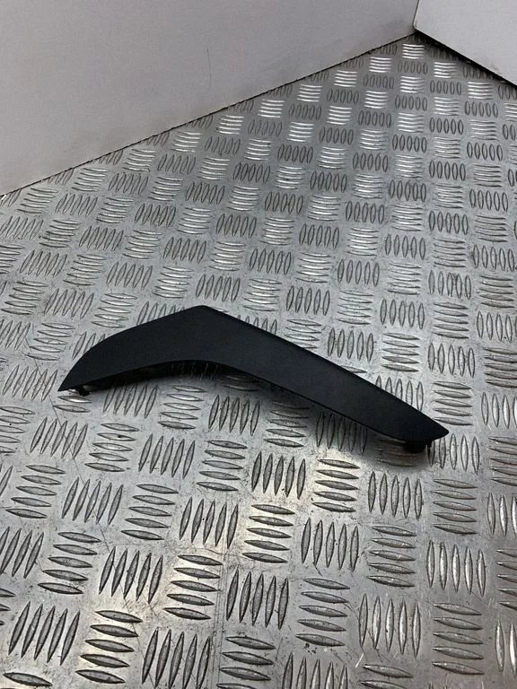 Rear door handle trim – Volkswagen Passat B6 (2005-2010)