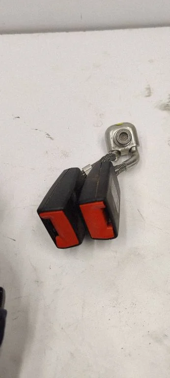 Middle seatbelt buckle (rear) 1K0857739M