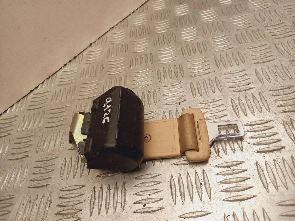 Middle seatbelt (rear) 3B0857813B