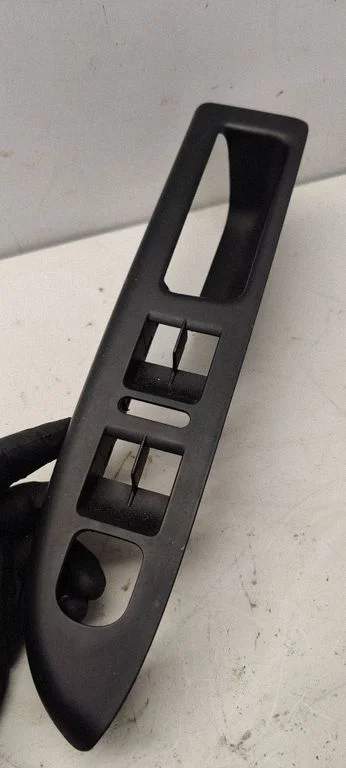 Front door window switch trim – Volkswagen Golf Plus (2005-2013)