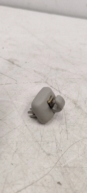Sun visor clip/hook/bracket – Audi A4 S4 B7 8E 8H (2005-2008)
