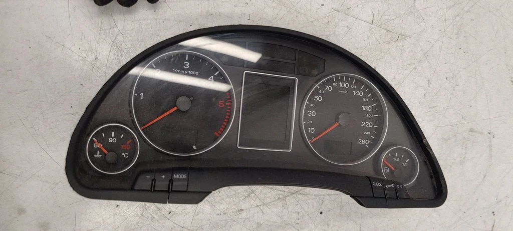 Speedometer (instrument cluster) 8E0920932