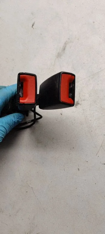 Rear seatbelt buckle 8v0857739