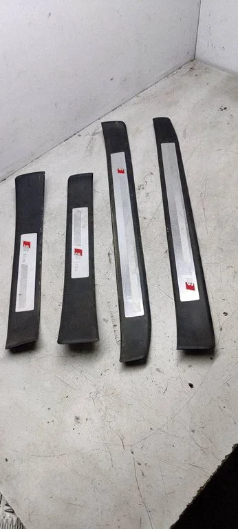 Front sill trim cover 8e0853374