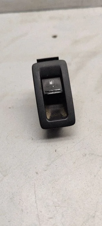 Fuel tank opening switch – Volkswagen Cross Touran I (2006-2016)