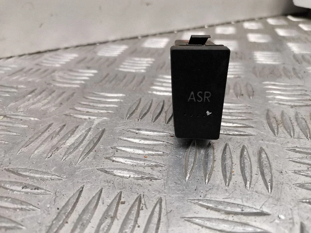 Traction control (ASR) switch – Volkswagen Passat B5.5 (2001-2005)
