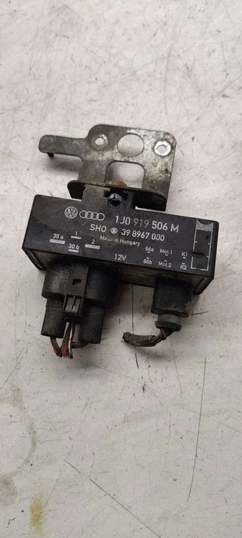 Coolant fan relay 1J0919506M