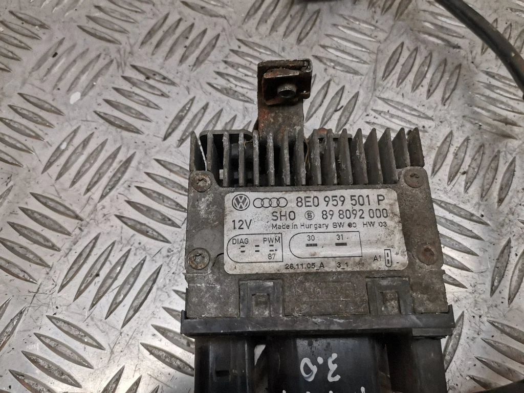 Jahutusventilaatori relee – Audi A4 S4 B7 8E 8H (2005-2008)