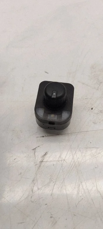 Wing mirror switch 8e0959565