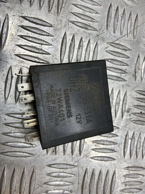 Logu tīrītāju relejs 4B0955531A