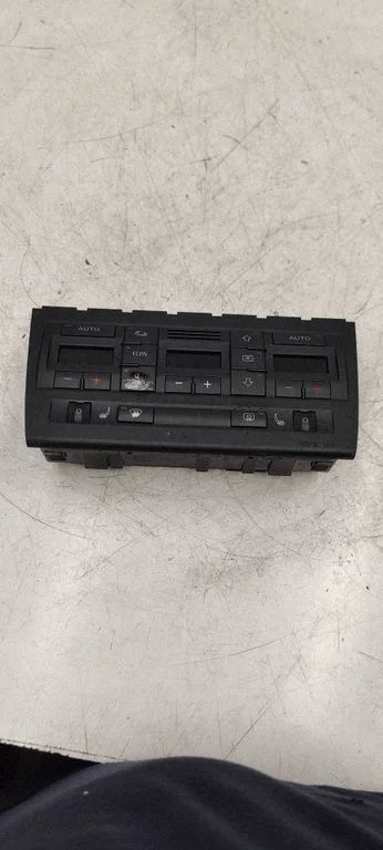 Climate control unit 8E0820043BM