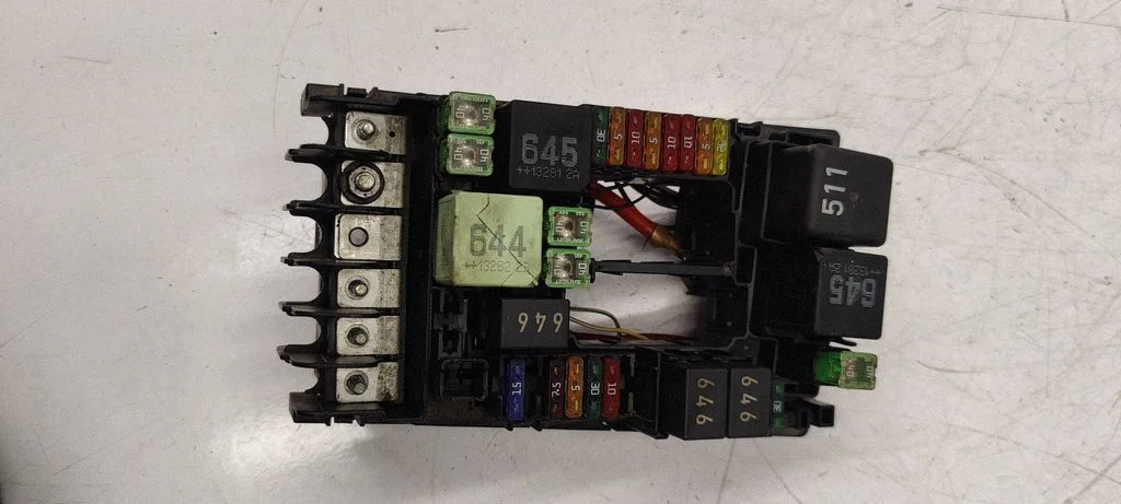 Fuse module – Volkswagen e-Golf (2014-)