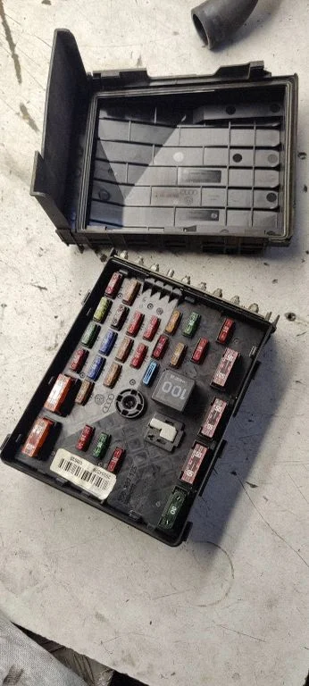 Fuse box set 3c0937125