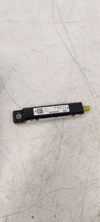 Aerial antenna amplifier – Skoda Octavia Mk3 (5E) (2013-2019)