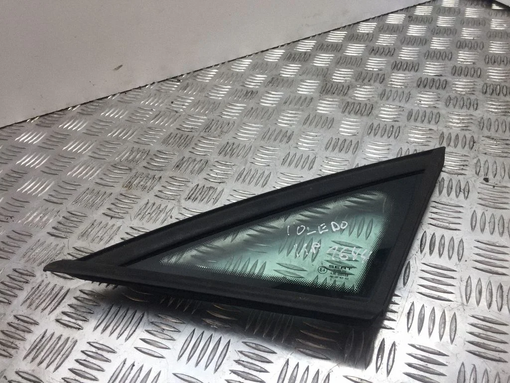 Kolmnurkne klaas kere esiosas – Seat Altea XL (2004-2015)