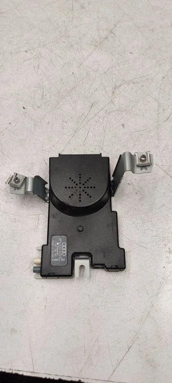 Aerial antenna amplifier – Audi A3 S3 8P (2003-2012)
