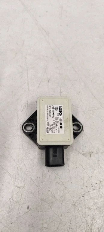 ESP (stabiilsussüsteemi) andur (pöördekiirusandur) 8K0907637C