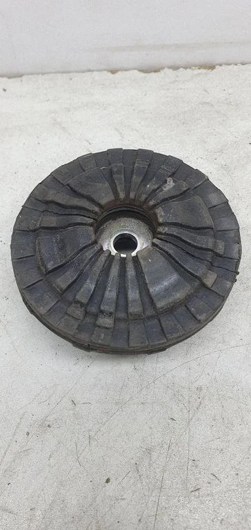 Coil spring mount 8e0412377