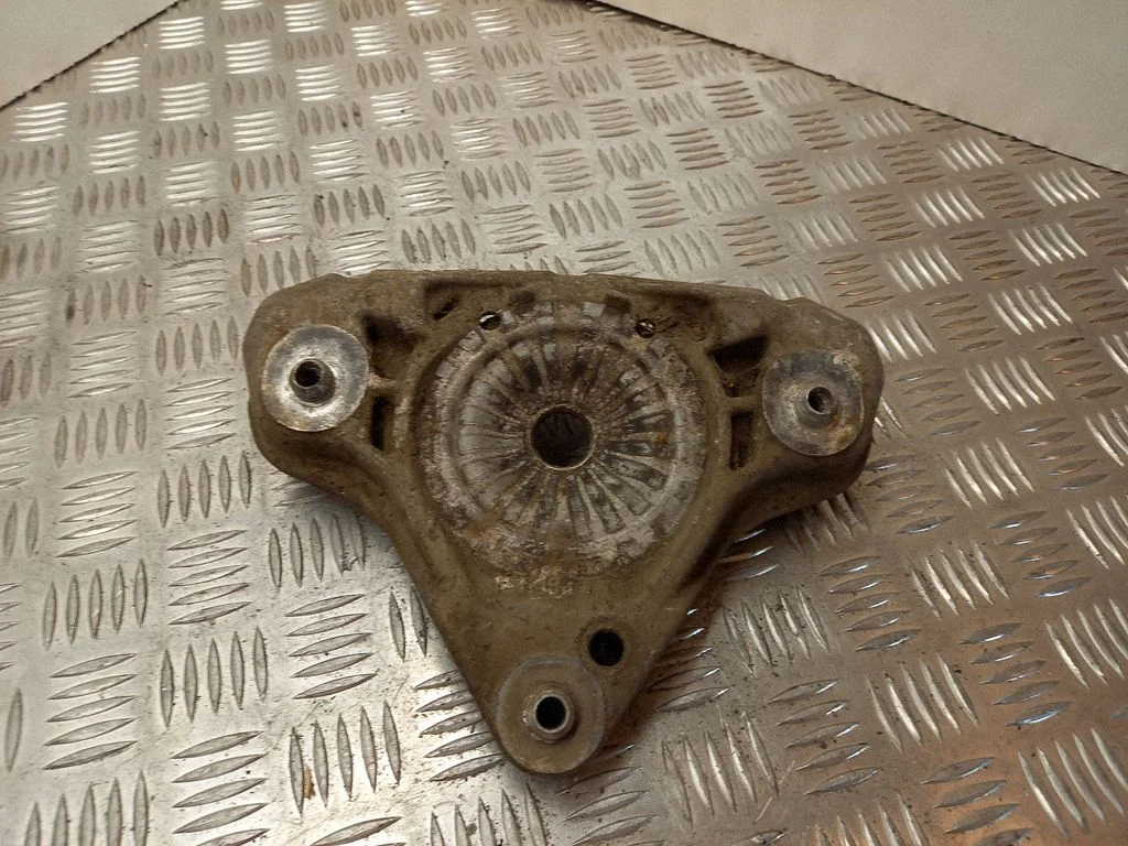 Coil spring mount 8D0412109D
