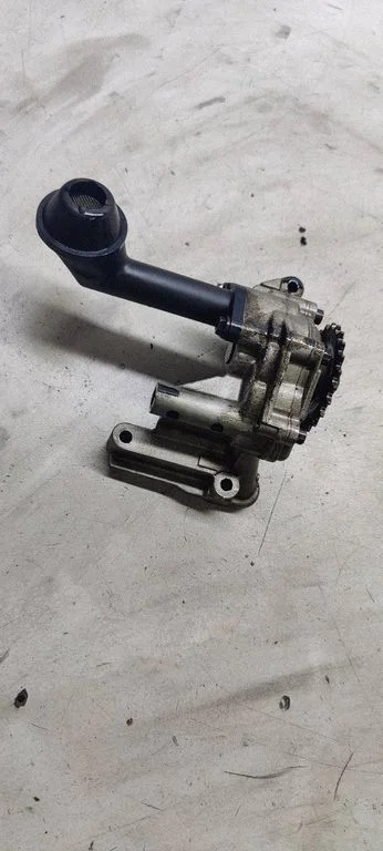 Oil pump – Volkswagen Passat B6 (2005-2010)