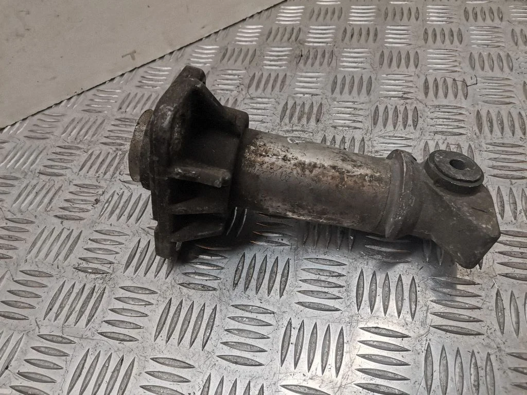 Front bumper shock/impact absorber 8E0807133