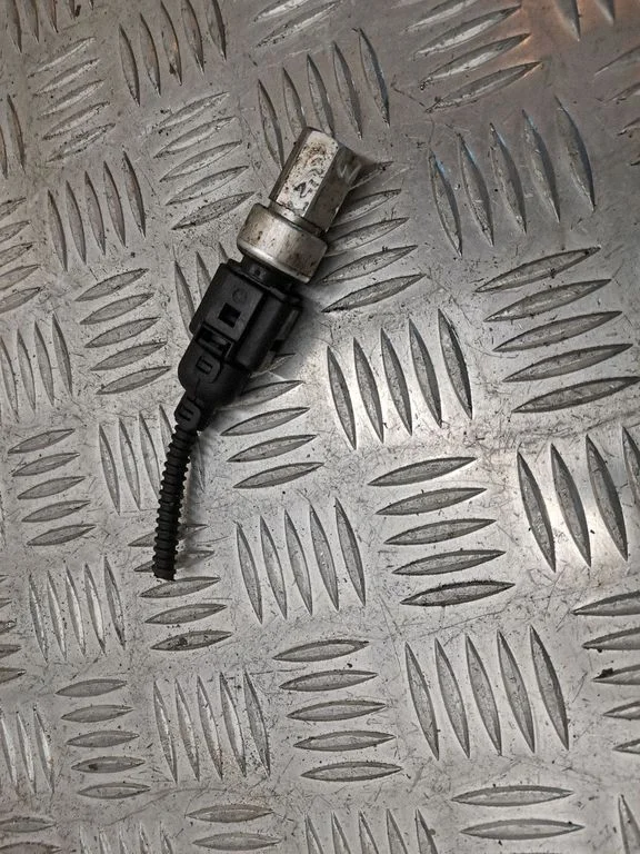 Air conditioning (A/C) pressure sensor 8D0973703