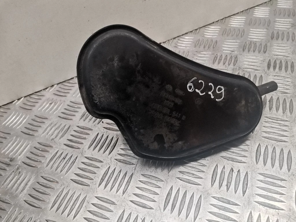 Vacuum air tank 8D0131541B