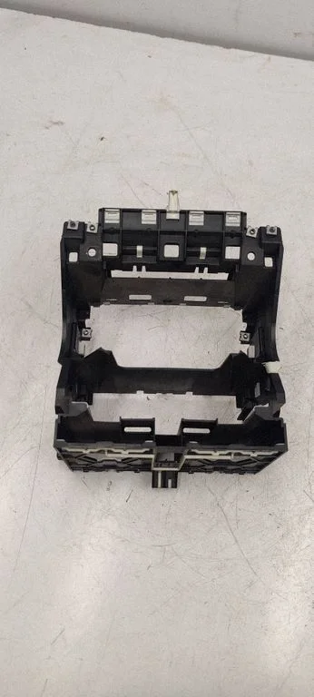 Radio/GPS head unit trim 8P0858005B