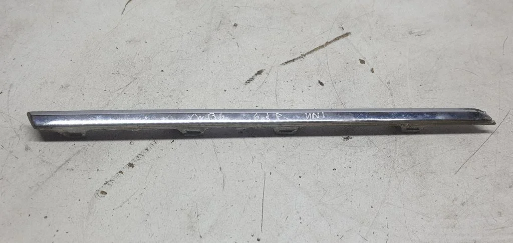 Rear bumper trim bar molding 3C9807459A