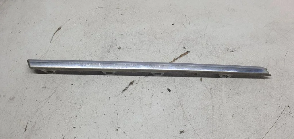 Rear bumper trim bar molding 3C9807459A