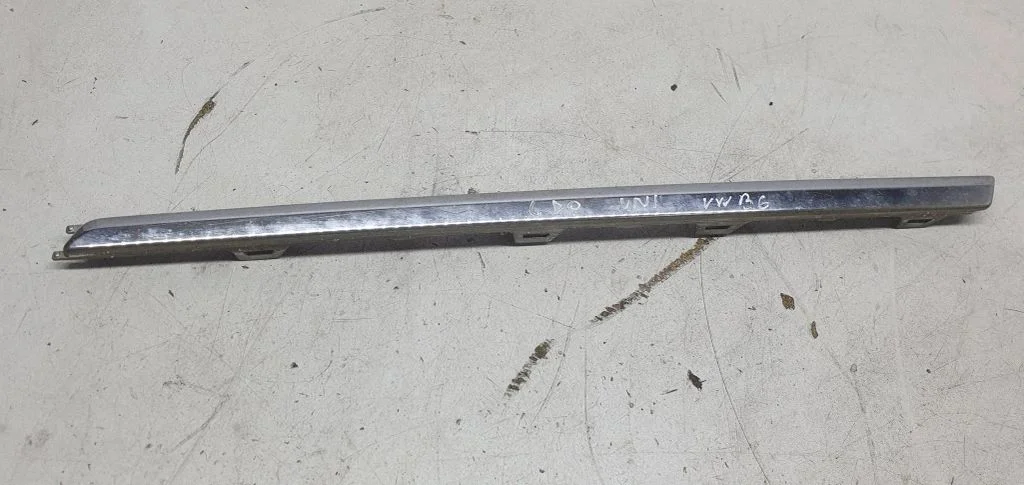 Rear bumper trim bar molding 3C9807460A