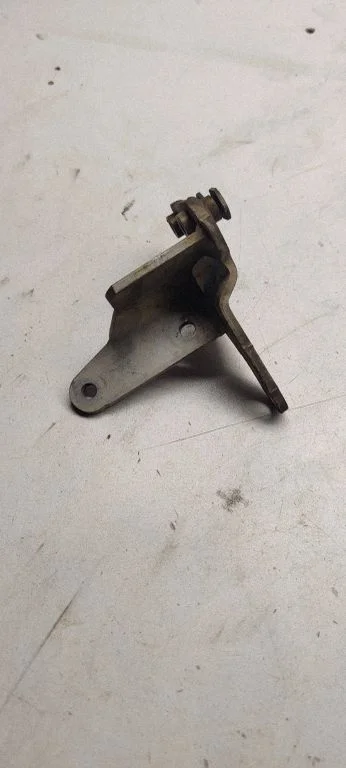 Muffler mount bracket/holder 04L131561J