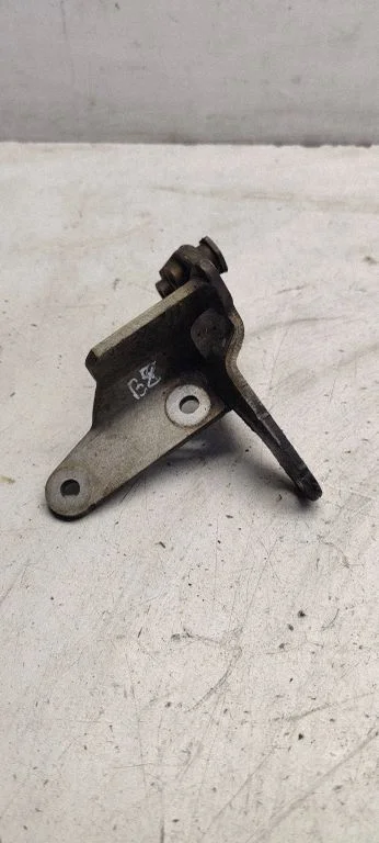 Muffler mount bracket/holder 04L131561j