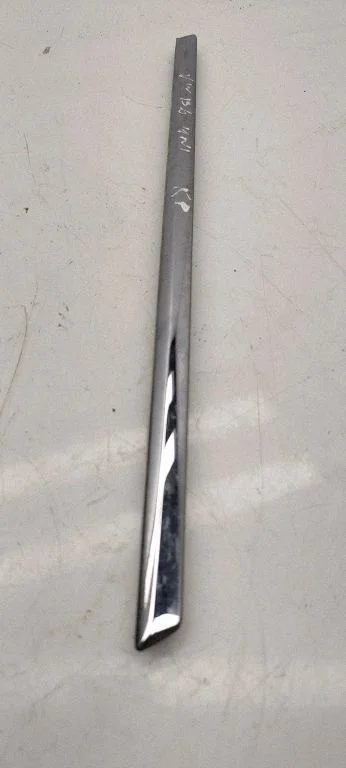 Rear bumper trim bar molding 3c9807459A