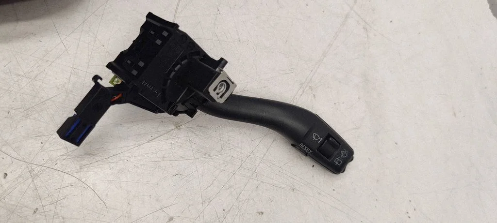 Wiper control stalk – Audi A3 S3 8P (2003-2012)